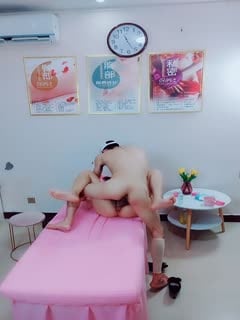 专业私密按摩会所，男技师给女客户推油，饥渴难耐后入操操女上位啪啪做爱第03集